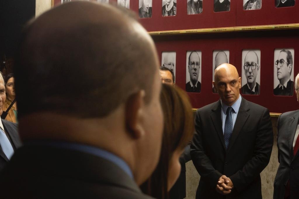 Governador Ibaneis Rocha próximo ao ministro do STF Alexandre de Moraes - Metrópoles