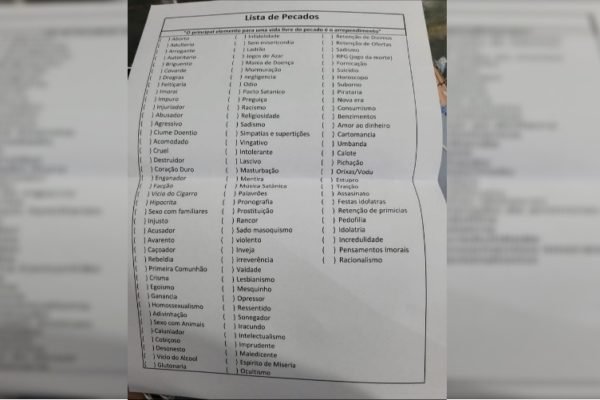 Igreja entrega 'lista de pecados' a fiéis que vão de horóscopo a jogos de  RPG e material viraliza, Brasil
