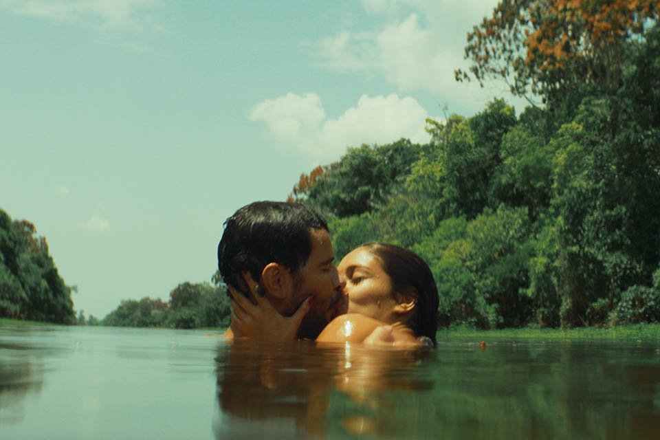 Daniel de Oliveira e Sophie Charlotte no filme O Rio do Desejo