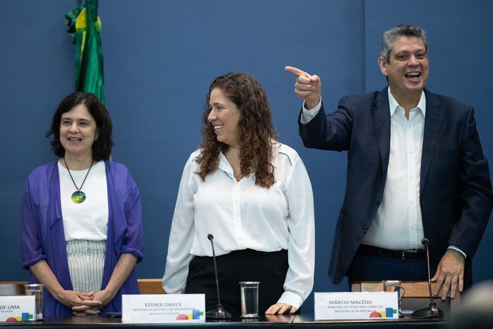 Imagem colorida mostra Nísia Trindade, ministra da Saúde, Esther Dweck, ministra da Inovação, e Márcio Macêdo, ministro Secretaria Geral da Presidência da República - Metrópoles