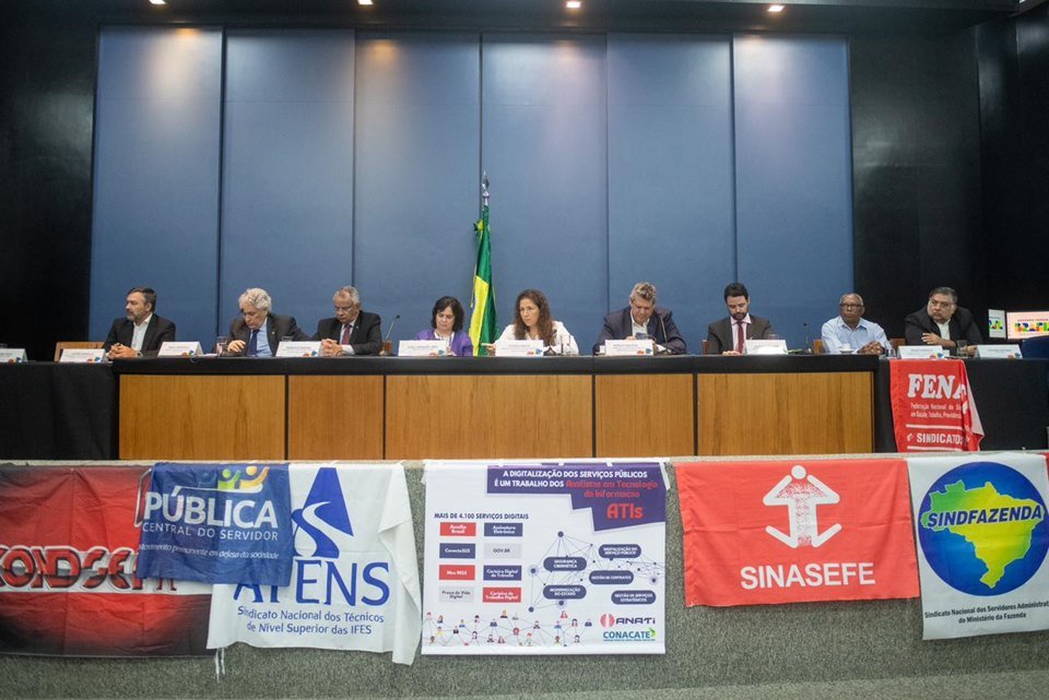 Foto colorida mostra Evento marcou a assinatura do Termo de Acordo entre o Poder Executivo Federal e sindicatos - Metrópoles