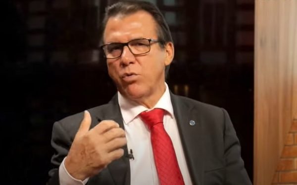 O ministro do Trabalho, Luiz Marinho, em entrevista ao Metrópoles