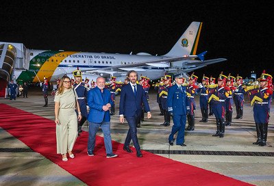 Lula desembarca em Lisboa com previsão de assinar 10 acordos | Metrópoles -  Metrópoles