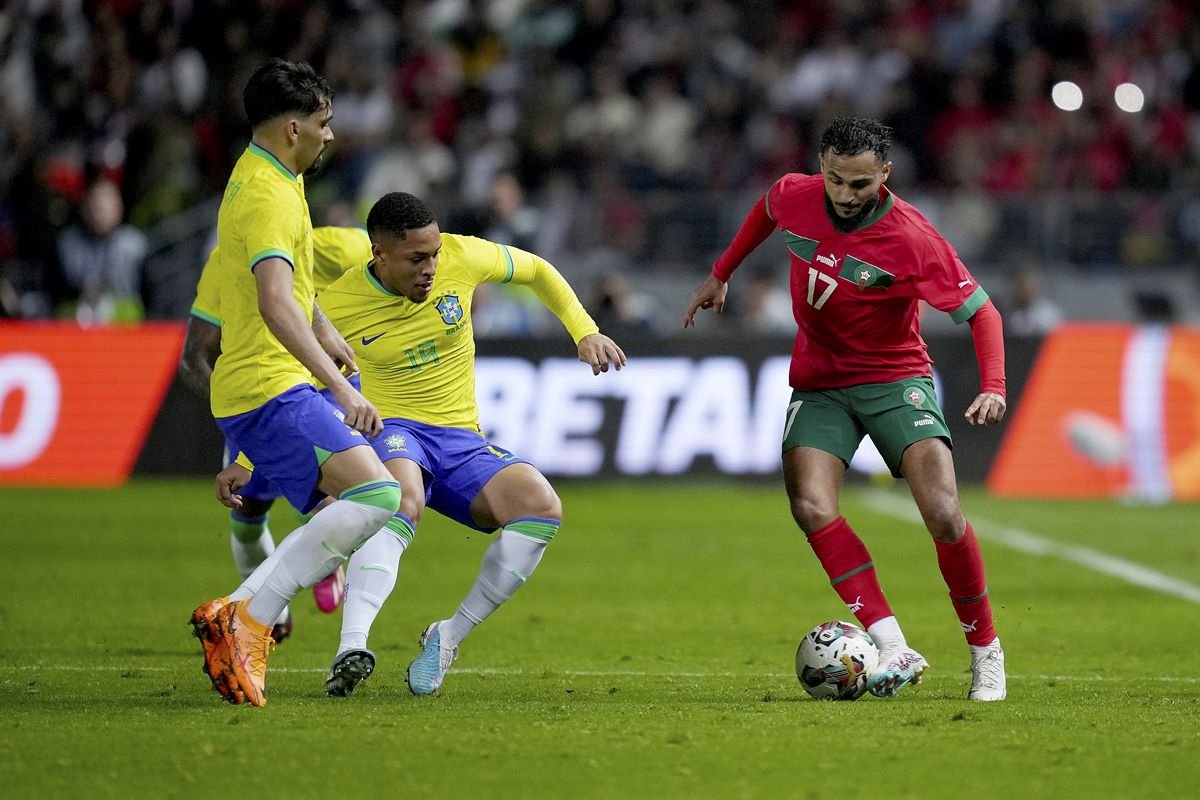 Brasil comete erros e perde para o Marrocos no primeiro jogo em