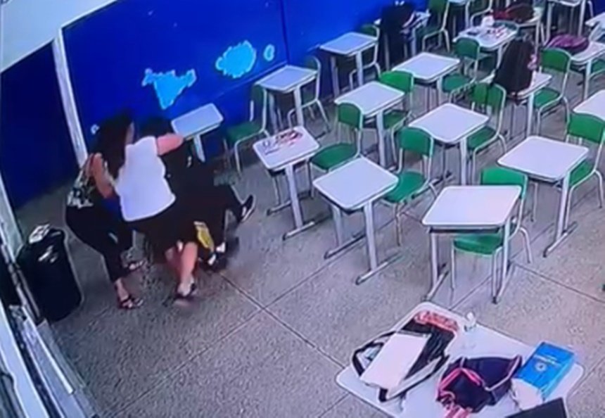 Professora imobiliza aluno após ataque a faca em escola de SP