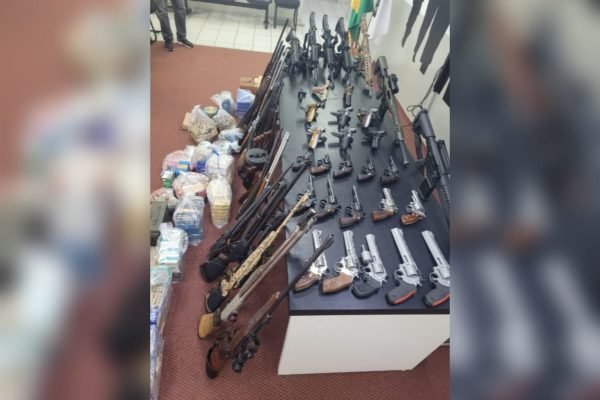 JA 2ª Edição, Arsenal de armas é encontrado em apartamento no Alto da  Glória, em Goiânia