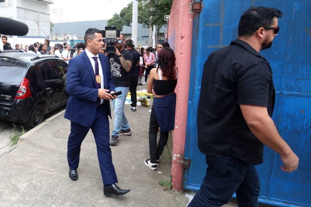 Estudantes fazem vigília nesta manhã de terça-feira (28), na Escola Estadual Thomazia Montoro-03