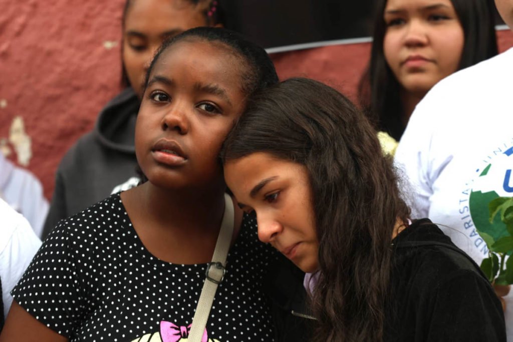 Estudantes fazem vigília nesta manhã de terça-feira (28), na Escola Estadual Thomazia Montoro-03