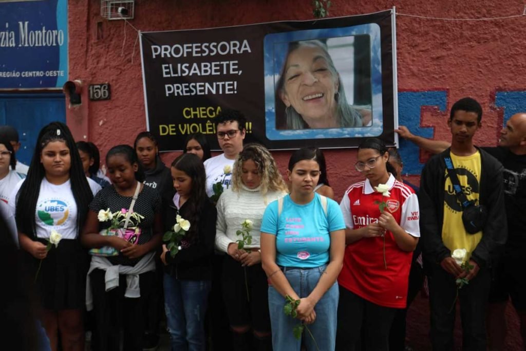 Estudantes fazem vigília nesta manhã de terça-feira (28), na Escola Estadual Thomazia Montoro-03