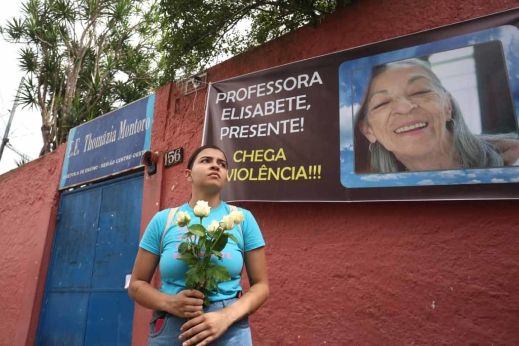 Estudantes fazem vigília nesta manhã de terça-feira (28), na Escola Estadual Thomazia Montoro-03