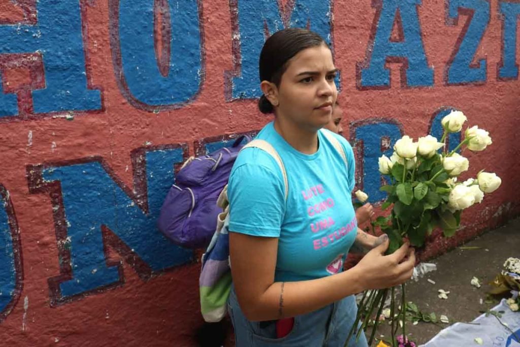 Estudantes fazem vigília nesta manhã de terça-feira (28), na Escola Estadual Thomazia Montoro-03
