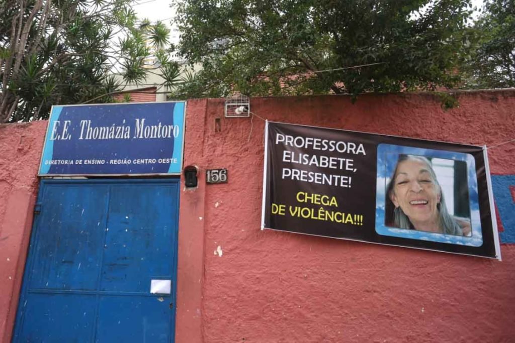 Estudantes fazem vigília nesta manhã de terça-feira (28), na Escola Estadual Thomazia Montoro-03