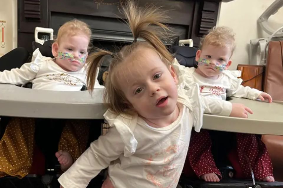 Rubi-Rose, Payton-Jane e Porscha-Mae Hopkins