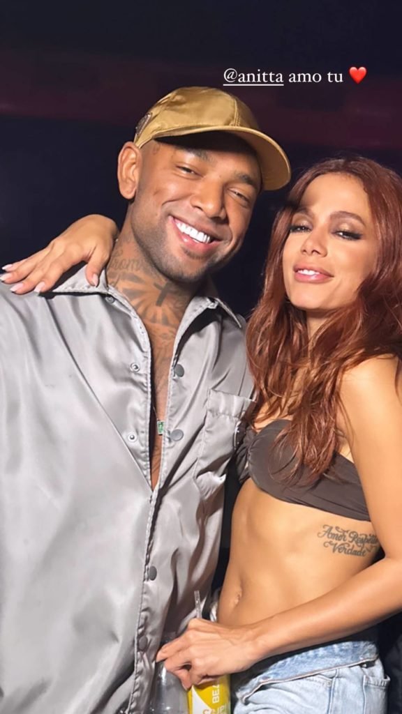 Foto colorida de Anitta e Nego - Metrópoles