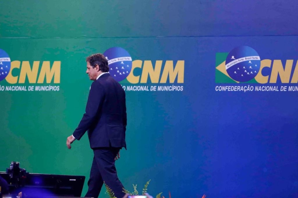 Haddad fala a prefeitos no CNM