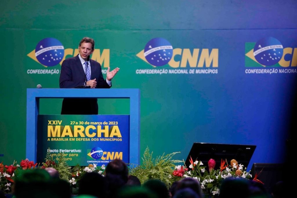Haddad fala a prefeitos no CNM