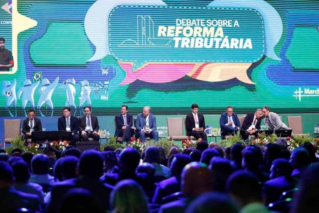Haddad fala a prefeitos no CNM