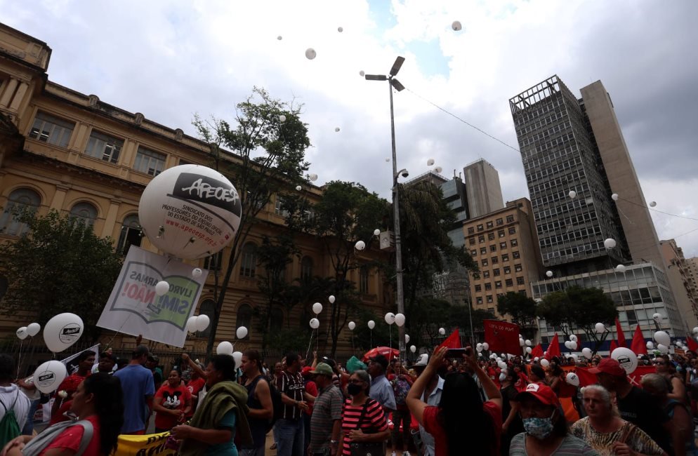 ESCOLA PROÍBE ALUNOS DE USAREM DURAG E GERA PROTESTO EM BELO