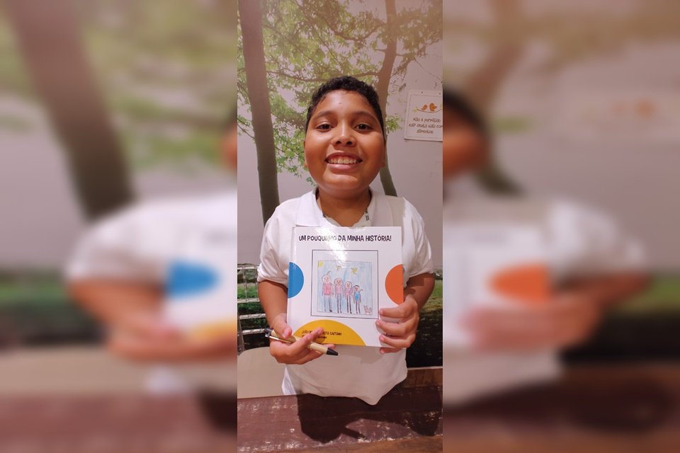 Após sofrer bullying na escola, menino de 11 anos lança livro no DF