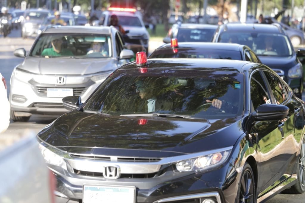 Imagem de carro que levava Bolsonaro