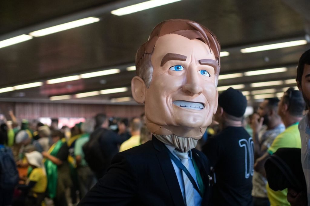 Apoiadores recebem Bolsonaro no aeroporto de Brasilia - Metrópoles