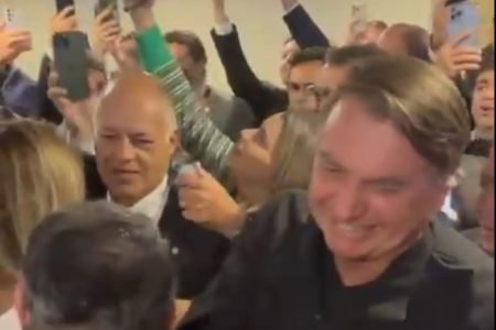 Vídeo. Bolsonaro é recebido por aliados na sede do PL: “O Capitão voltou” |  Metrópoles