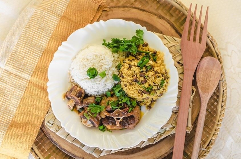 ceilândia - nordeste - Come Bem - Prato rabada com arroz e farofa de cuscuz