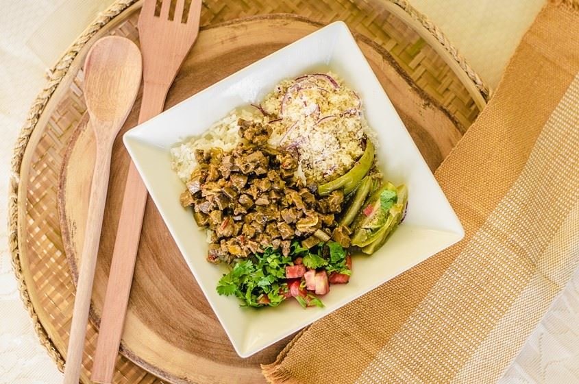 ceilândia - nordeste - Galega e Buga - Prato sarapatel com arroz branco e farofa de água