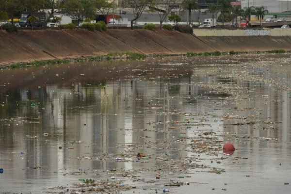 Mesmo com melhoria da qualidade da água em trechos, mancha de poluição no  Tietê quase dobra