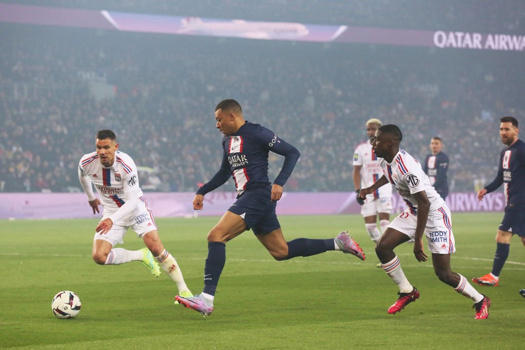 PSG perde para Lyon e vê liderança no Francês cair para 6 pontos