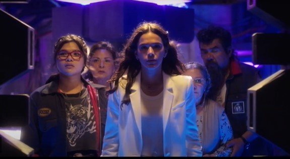 Imagem colorida de Bruna Marquezine no filme Besouro Azul