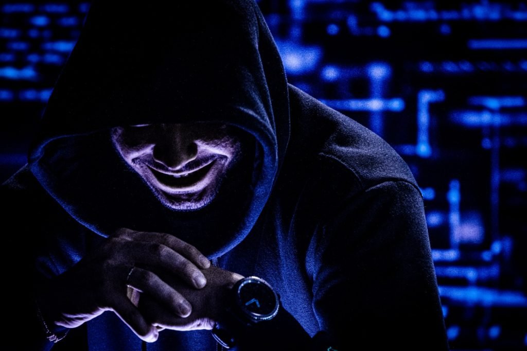 Hacker ataque - Ataques na internet, hackers, rede de sistemas, violações de dados sigilosos, documentos expostos, ciberataque