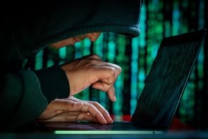 Hacker ataque - Ataques na internet, hackers, rede de sistemas, violações de dados sigilosos, documentos expostos, ciberataque11