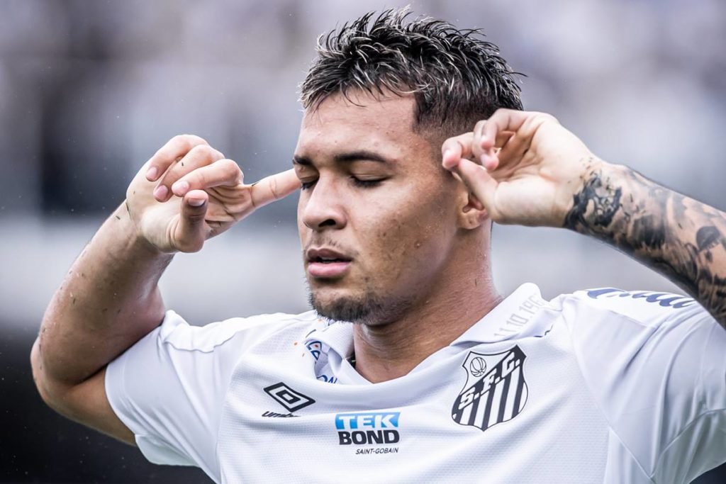 Santos vence o América-MG em jogo de cinco gols