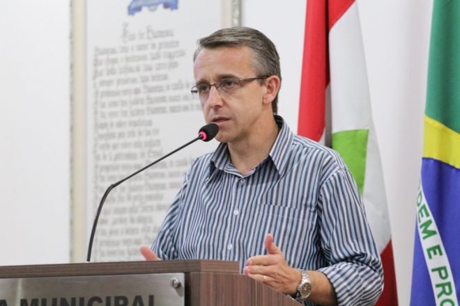 Após massacre, prefeito de Blumenau defende revisar maioridade penal