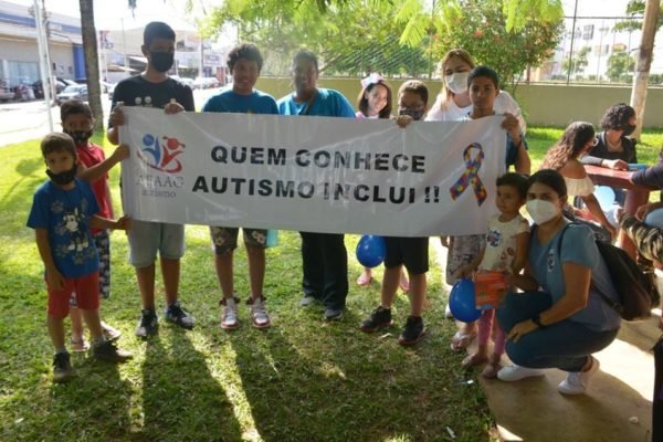 12 Sinais de Autismo em Crianças. - Caminho Familiar