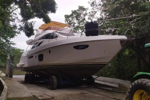 SP: polícia recupera barco de luxo roubado no RJ; veja fotos do modelo