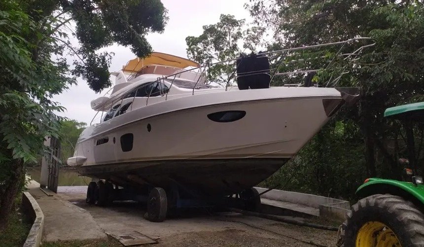 SP: polícia recupera barco de luxo roubado no RJ; veja fotos do modelo