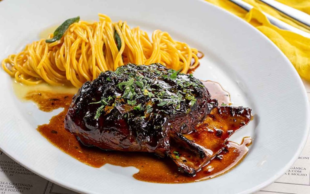 Paleta de cordeiro do Modern Mamma Osteria, em SP