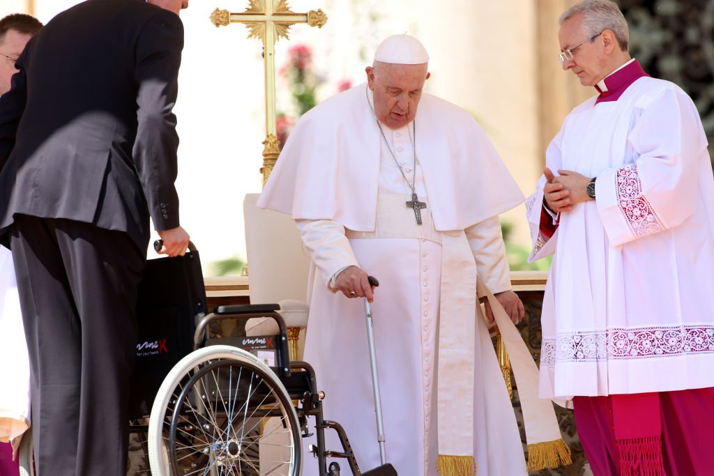 papa francisco na missa de páscoa no vaticano praça são pedro 2023