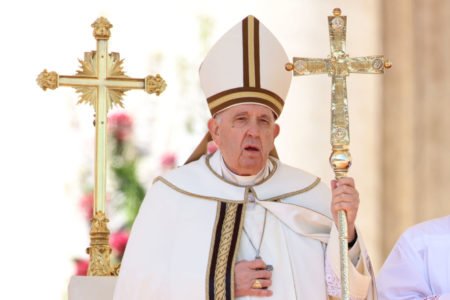 papa francisco na missa de páscoa no vaticano praça são pedro 2023