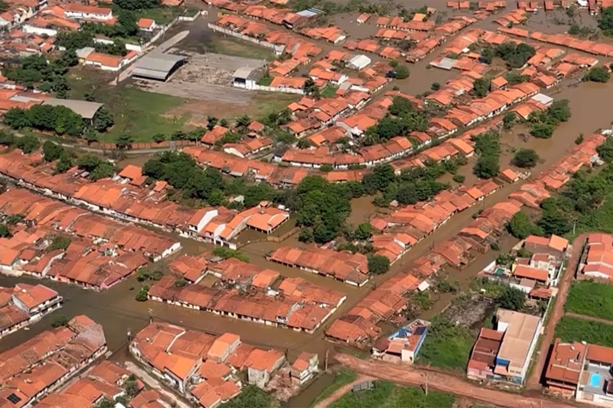 Lula sobrevoa áreas alagadas no Maranhão