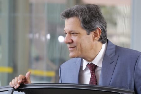 Na China, Haddad compara e-commerce que não paga imposto a contrabando | Metrópoles