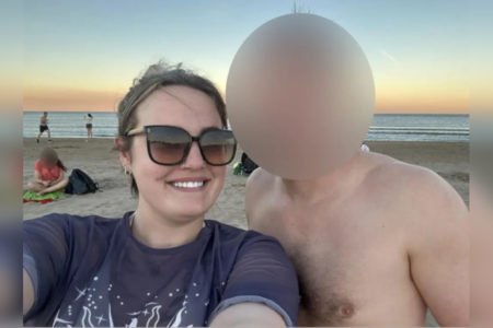 Mulher viaja com homem que conheceu no Tinder e, na volta, é recebida pela namorada dele: grávida
