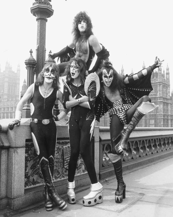 Kiss: veja a trajetória do quarteto que redirecionou a moda com