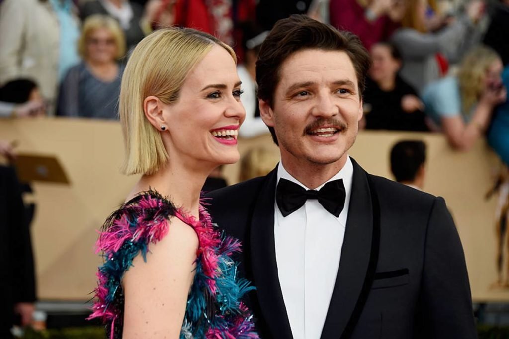 Atriz é detonada após dizer que bancava comida para Pedro Pascal