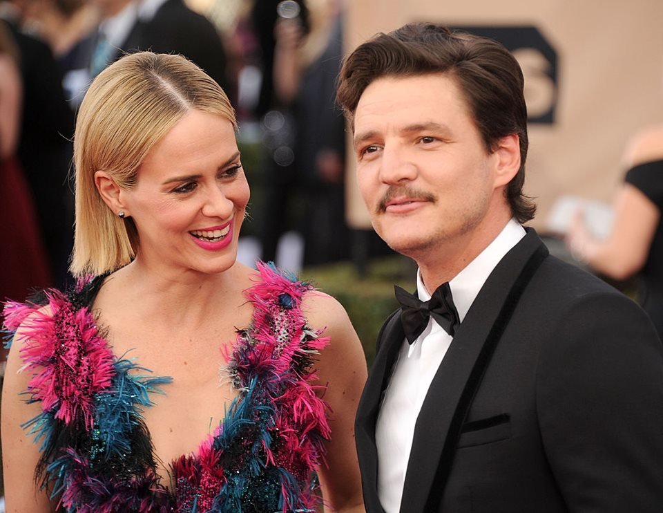 Sarah Paulson ajudou a financiar carreira de Pedro Pascal