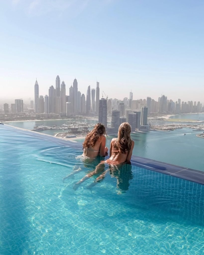 AURA SKYPOOL LOUNGE