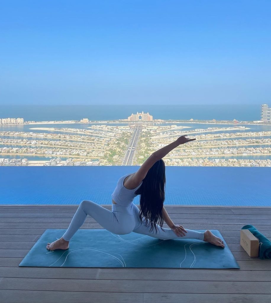 AURA SKYPOOL LOUNGE
