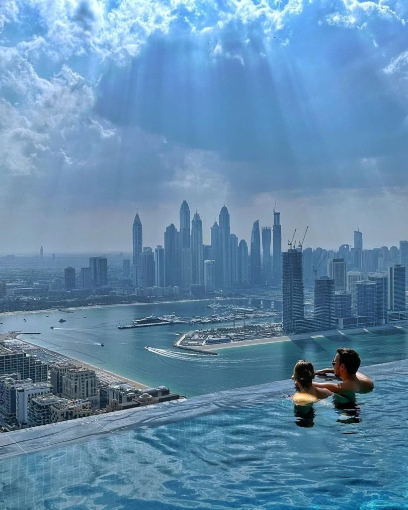 AURA SKYPOOL LOUNGE